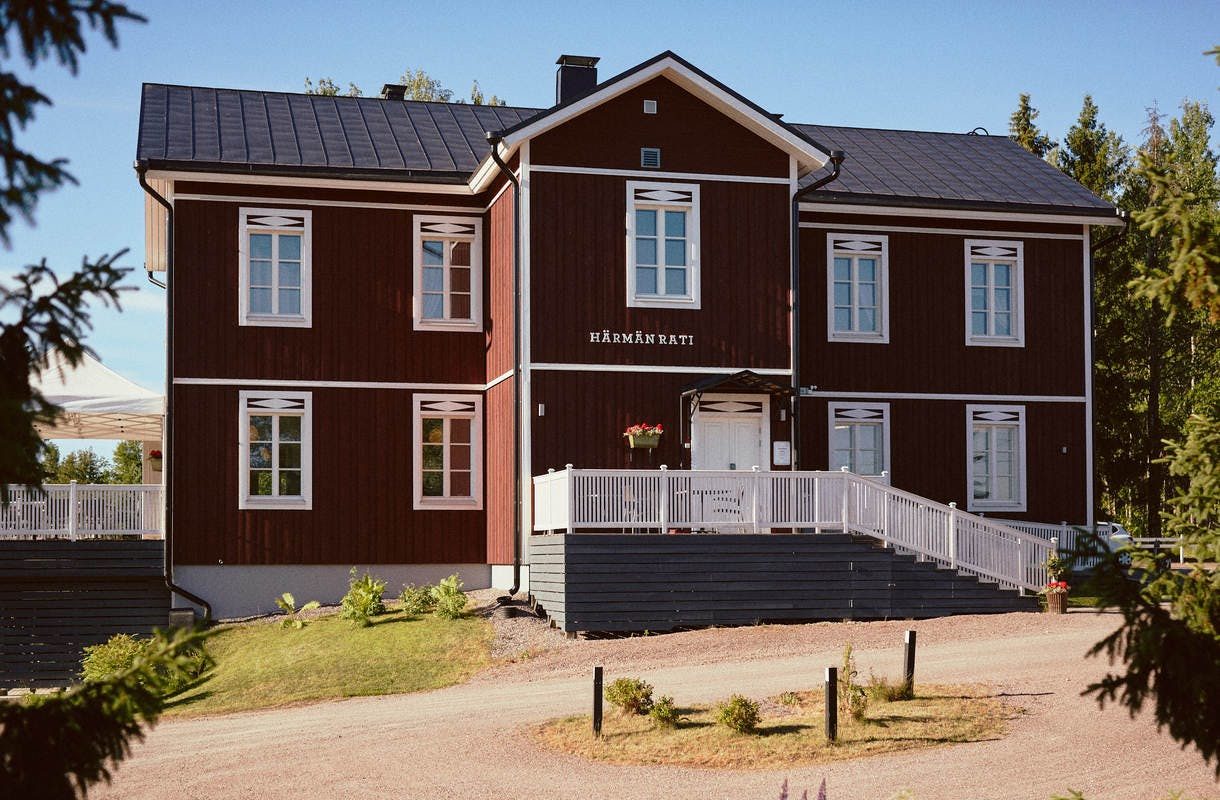 Härmän Rati tarjoaa luomuruokaa järvenpääläisissä maalaismaisemissa
