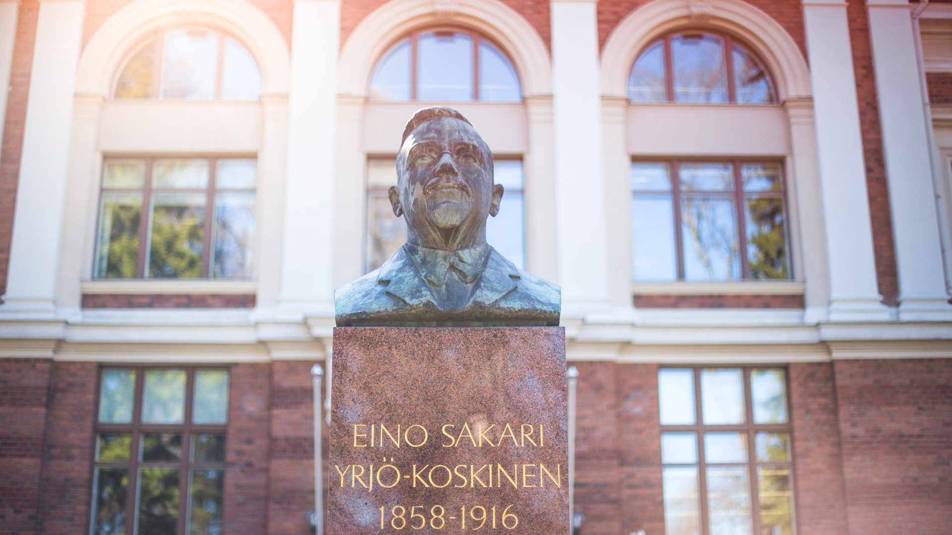 Eino Sakari Yrjö-Koskisen rintakuva
