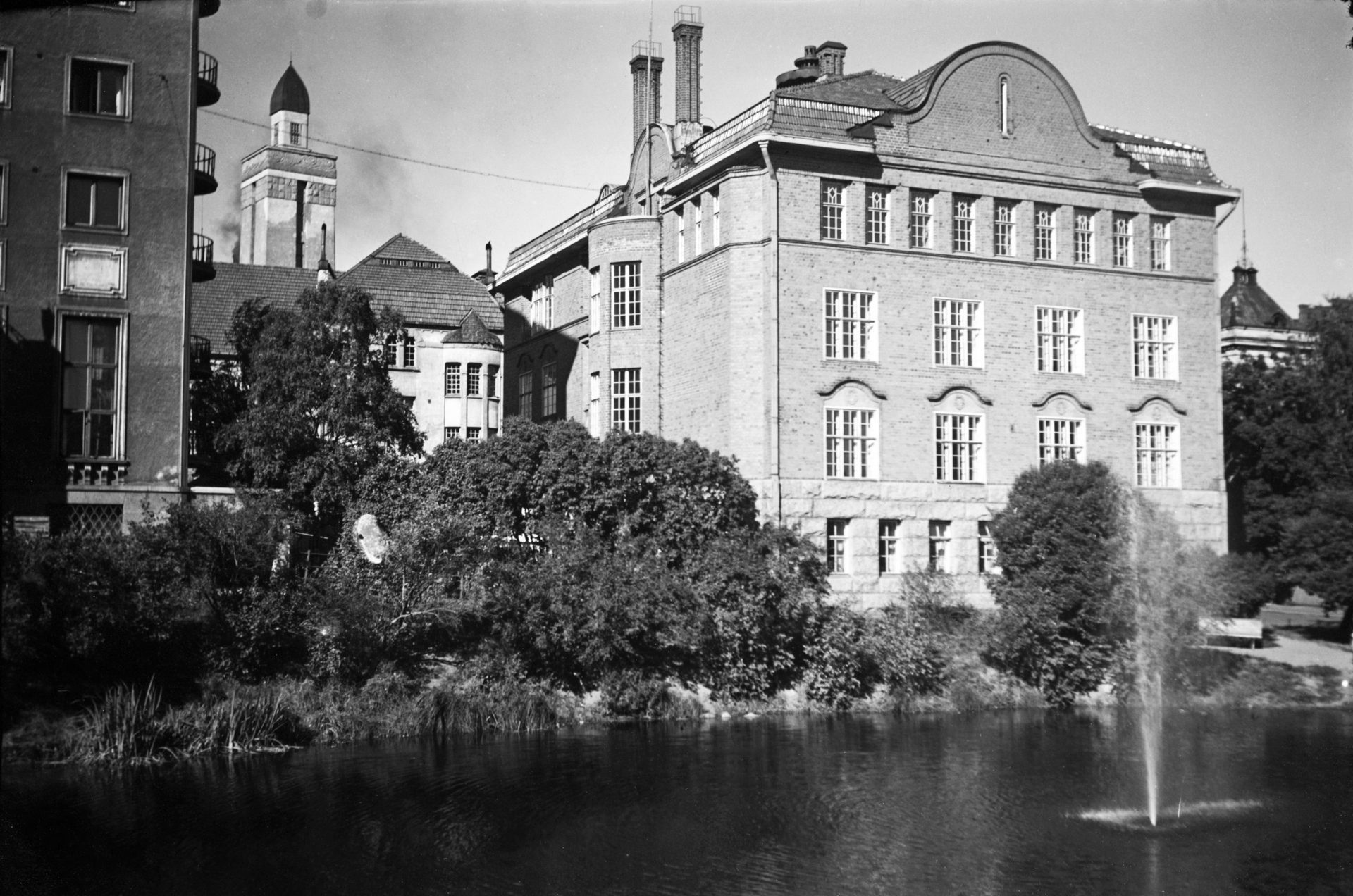 Tampereen kauppaoppilaitos (Wivi Lönn -raitti)