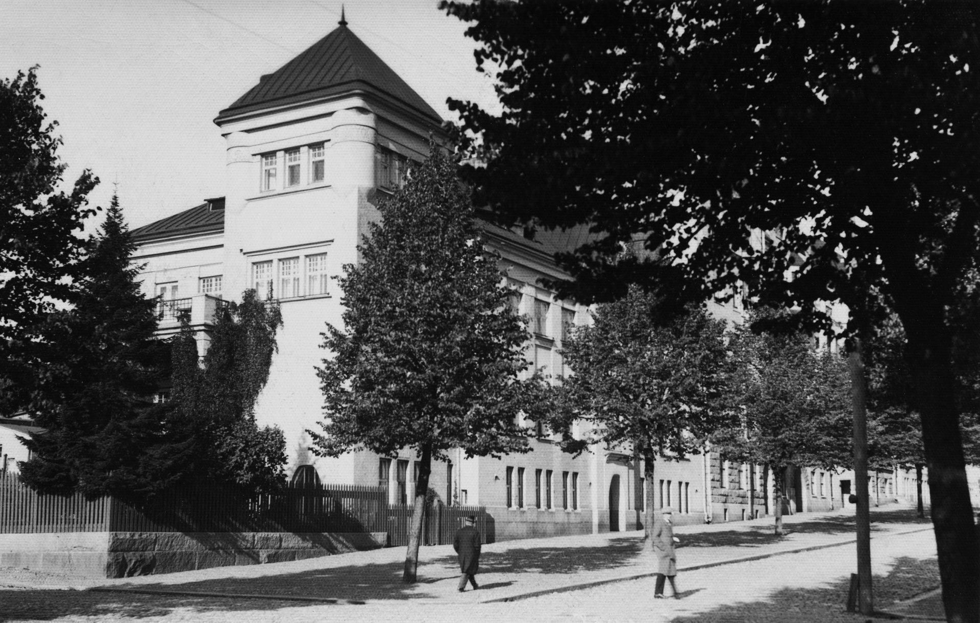 Tampereen talouskoulu (Wivi Lönn -raitti)
