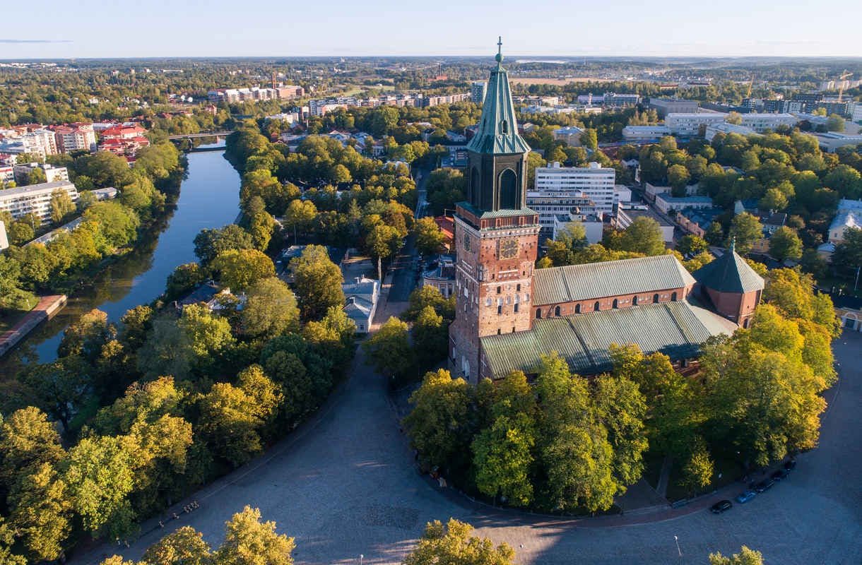 Mitä suomalaiset haluavat kotimaanmatkalta? Suurin osa yhdistää mieluiten kaupunki- ja luontoloman