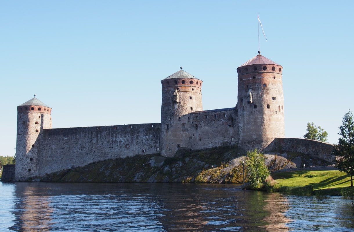 Esittelyssä Suomen linnat: keskiaikainen Olavinlinna kätkee sisäänsä mielenkiintoista historiaa ja hurjia tarinoita