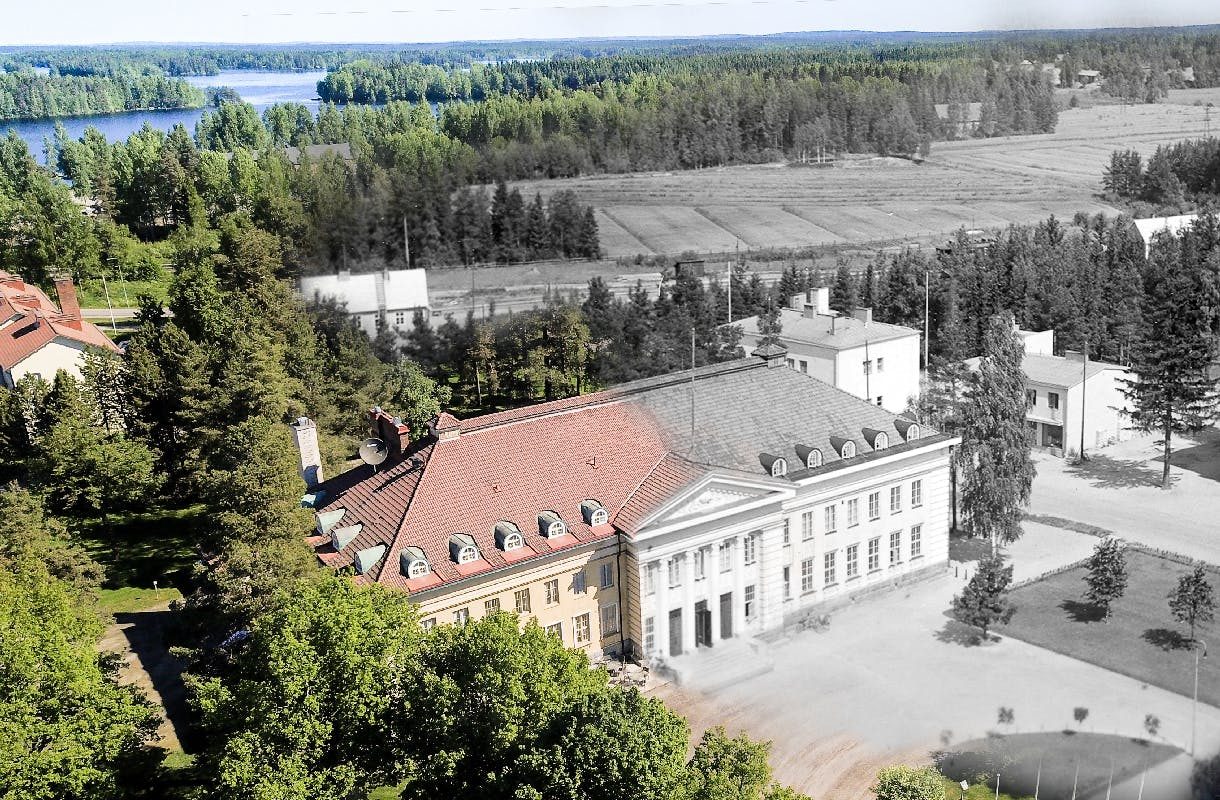 Pirkanmaalta löytyy huikea historiallinen helmi – tällä klubilla herrasväki on juhlinut jo sadan vuoden ajan