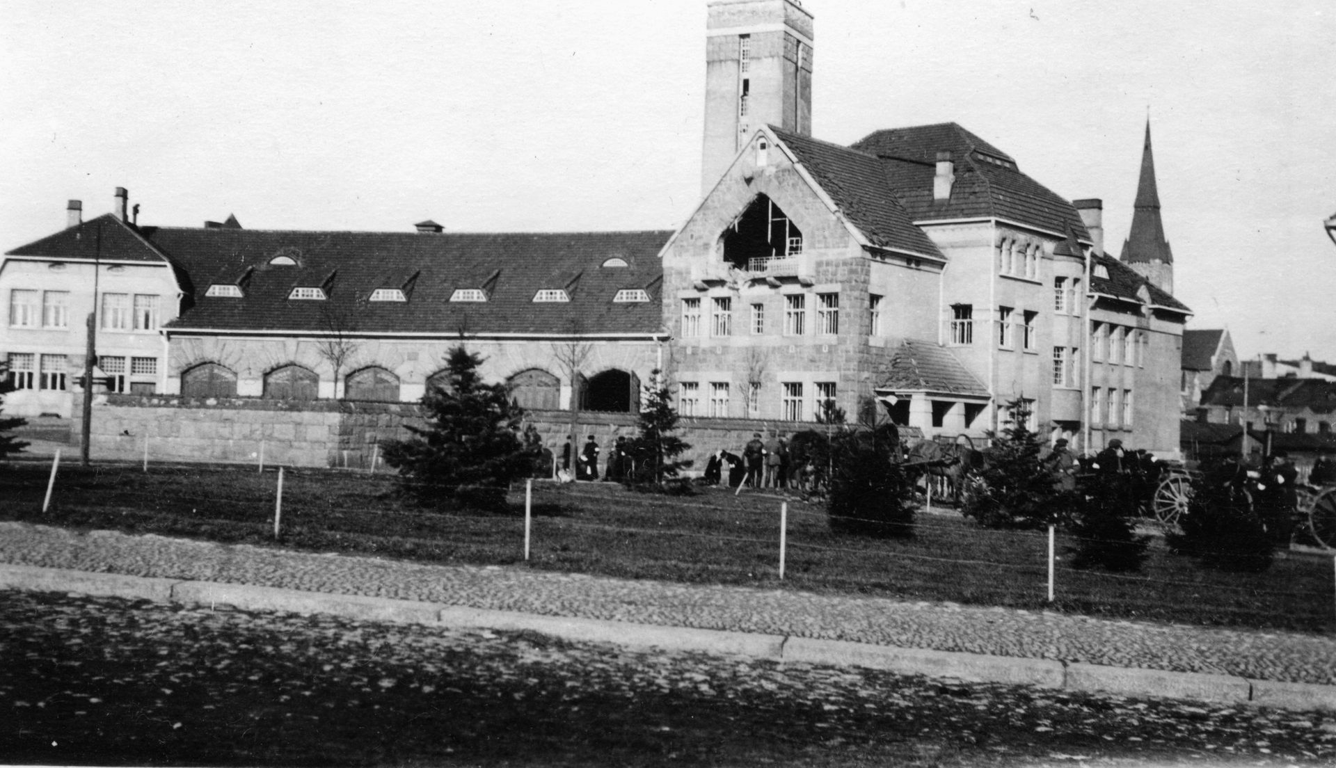 Entinen kauppaoppilaitos ja paloasema (Kapinaraitti 1918)