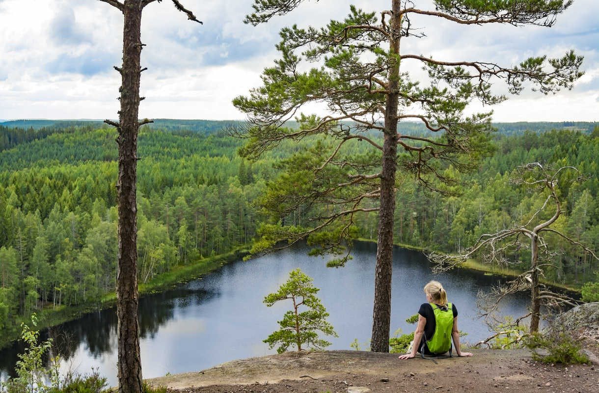 Oppaita Suomen luontoon – lukuvinkit retkeilijöille vauvasta vaariin