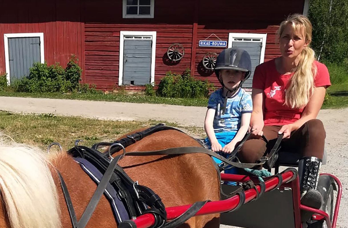 Leskelän Mummon poniajelu Kolilla